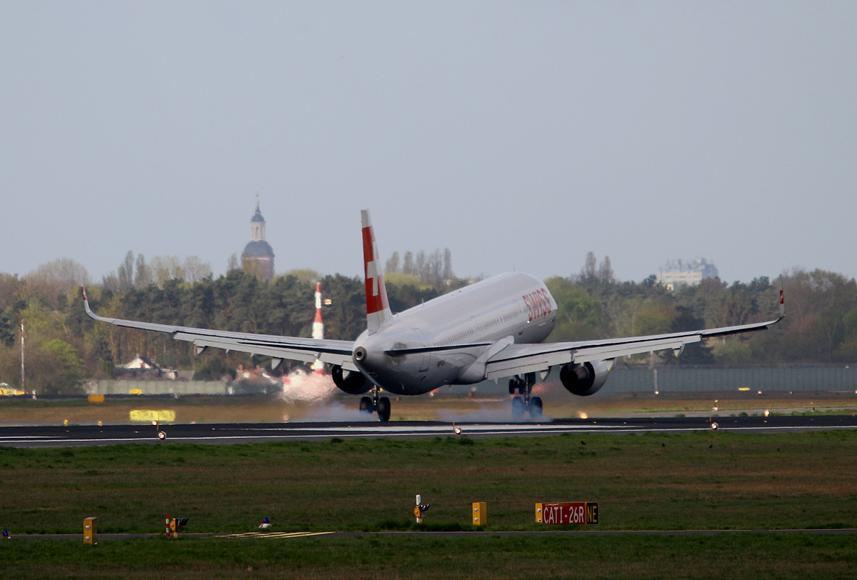 Swiss, Airbus A 321-212, HB-IOO, TXL, 14.04.2017