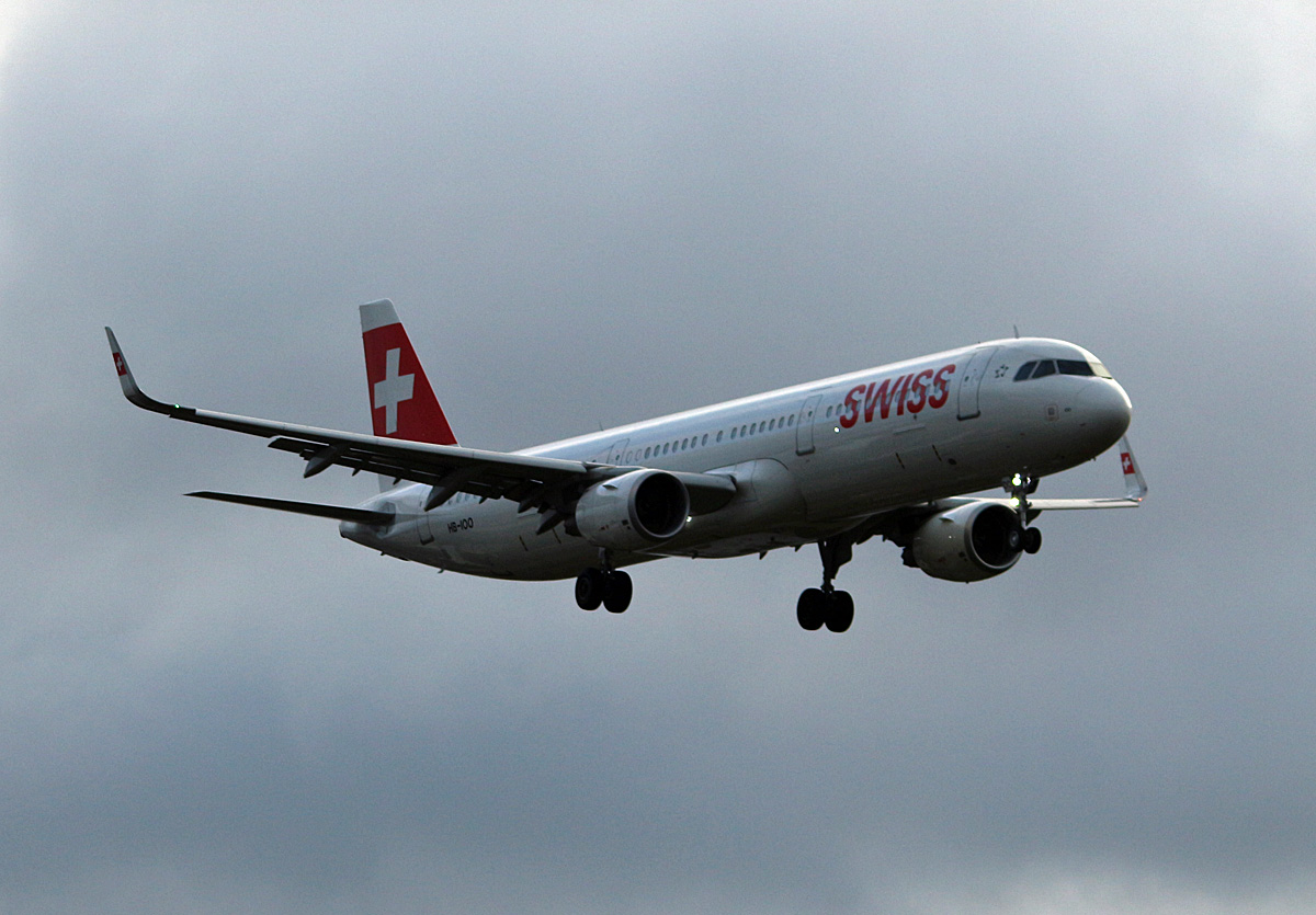 Swiss, Airbus A 321-212, HB-IOO, TXL, 19.11.2017