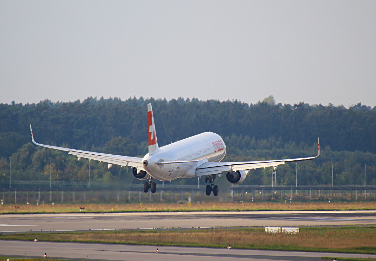 Swiss, Airbus A 321-212, HB-IOO, BER, 21.09.2025