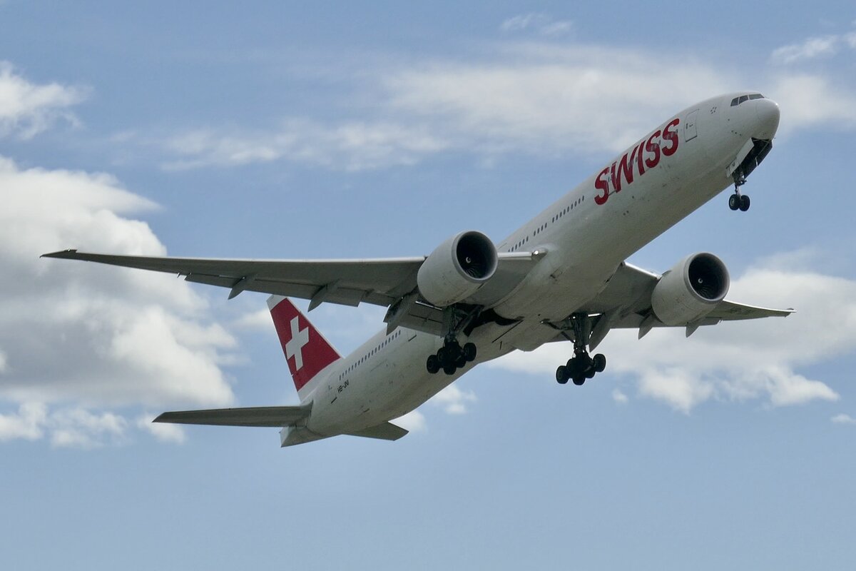 Swiss, B777-3DE(ER), HB-JNI, 4.10.25, Zürich.