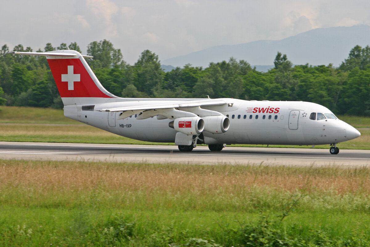 Swiss European Airlines, HB-IXP, BAe Avro RJ100, msn: E3283, 14.Juni 2008, BSL Basel - Mühlhausen, Switzerland.