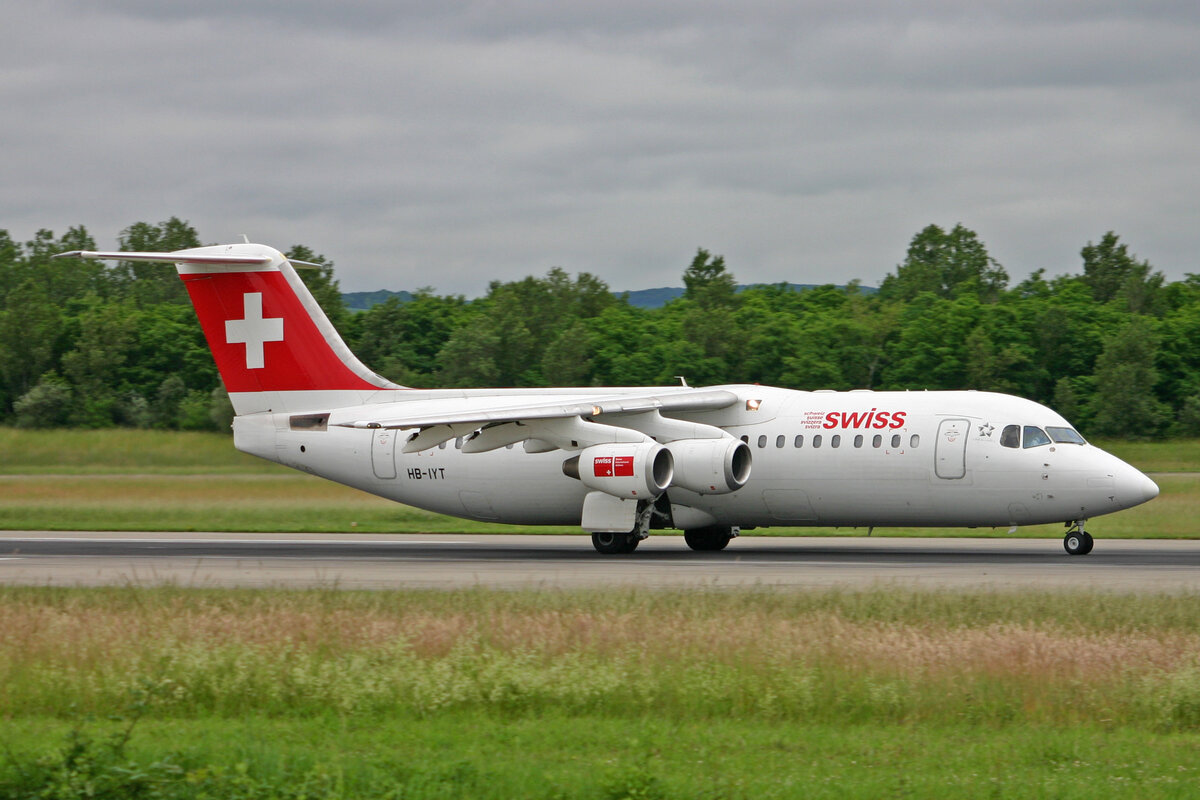 SWISS European Airlines, HB-IYT, BAe Avro RJ100, msn: 3380, 07.Juni 2008, BSL Basel - Mühlhausen, Switzerland.