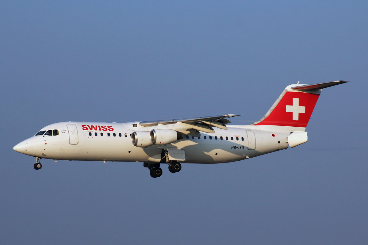 SWISS Global Air Lines, HB-IXU, BAE Avro RJ100, 31.August 2016, ZRH Zürich, Switzerland.
