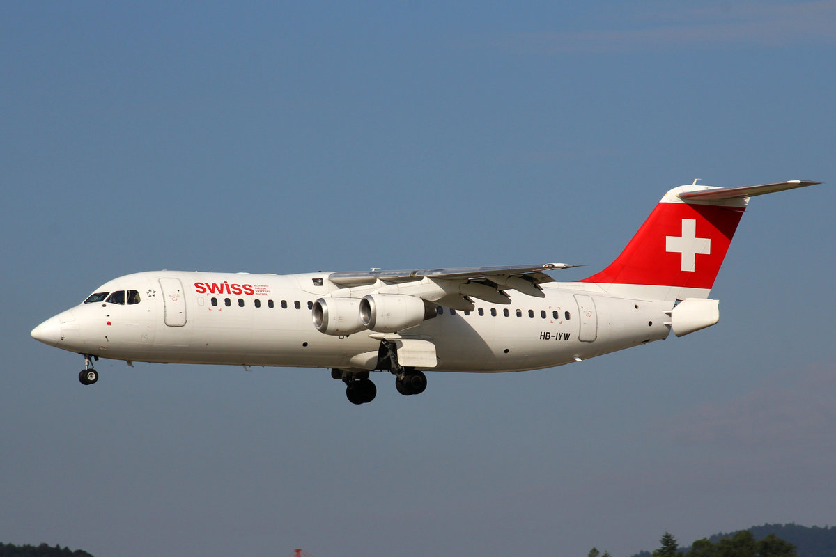 SWISS Global Air Lines, HB-IYW, BAe Avro RJ100, 09.Juli 2016, ZRH Zürich, Switzerland.