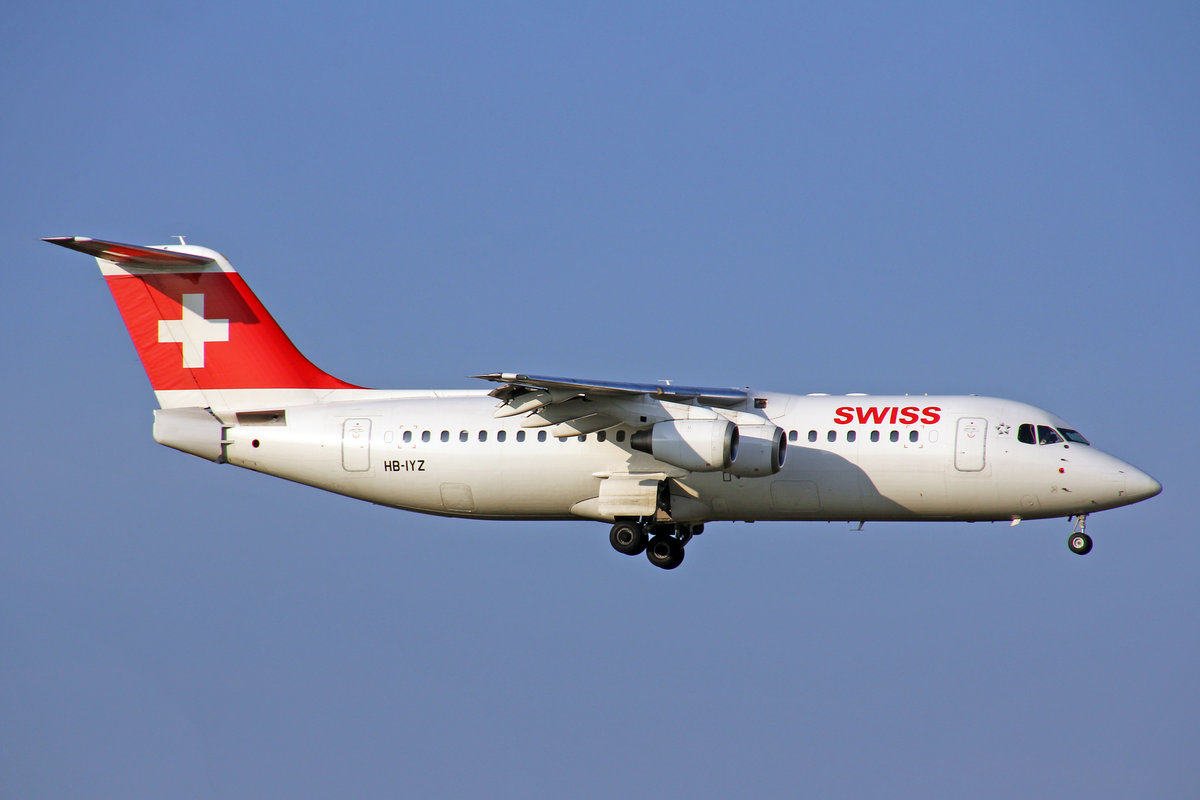 SWISS Global Air Lines, HB-IYZ, BAe Avro RJ100, 25.März 2017, ZRH Zürich, Switzerland.
