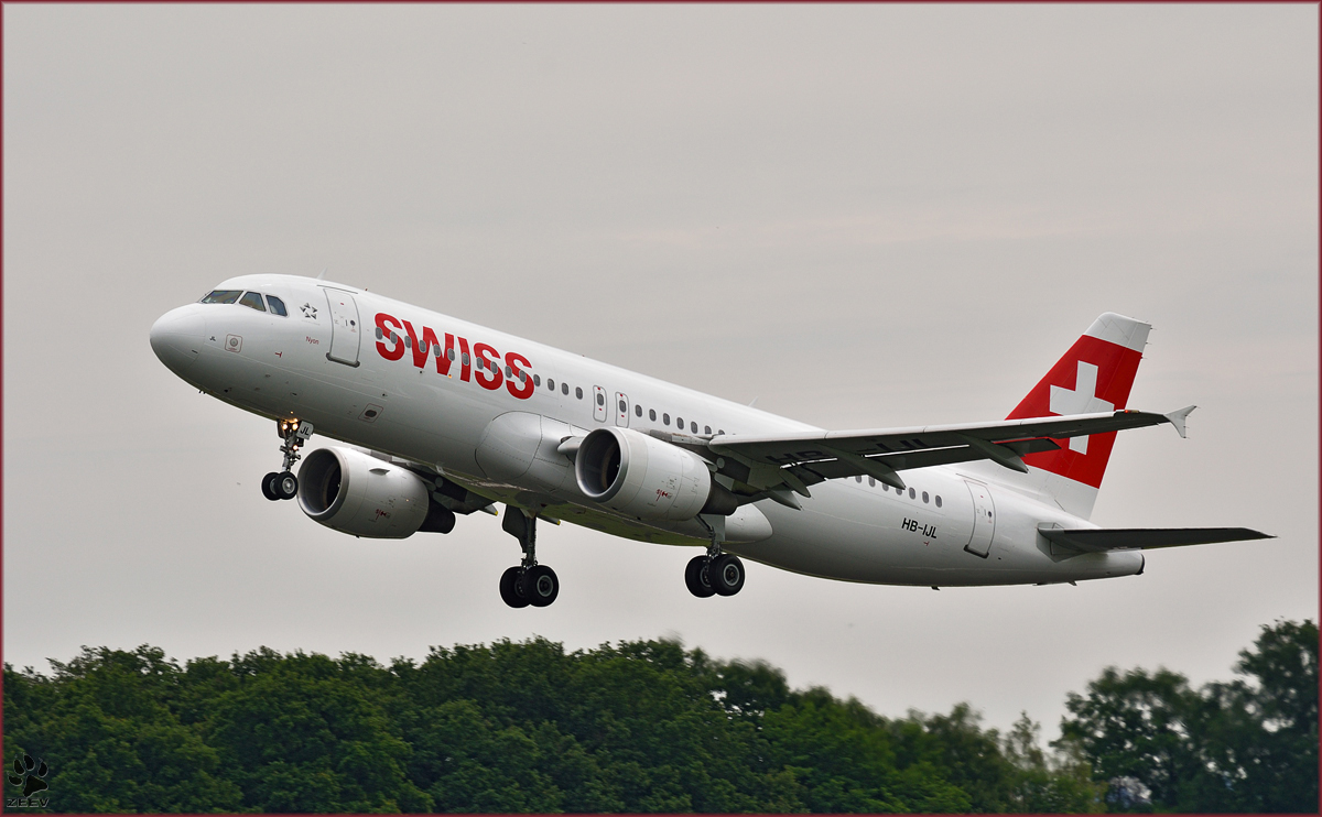 SWISS HB-IJL 'Nyon', Airbus A320-214 beim Start auf Maribor Flughafen MBX. /29.6.2015