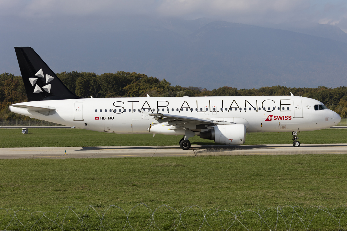 Swiss, HB-IJO, Airbus, A320-214, 17.10.2015, GVA, Geneve, Switzerland 




