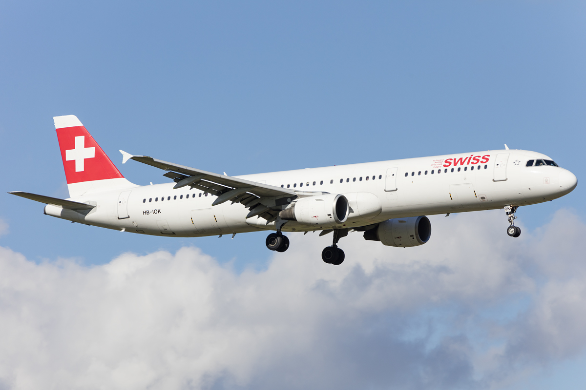 Swiss, HB-IOK, Airbus, A321-111, 03.10.2016, ZRH, Zürich, Switzerland 


