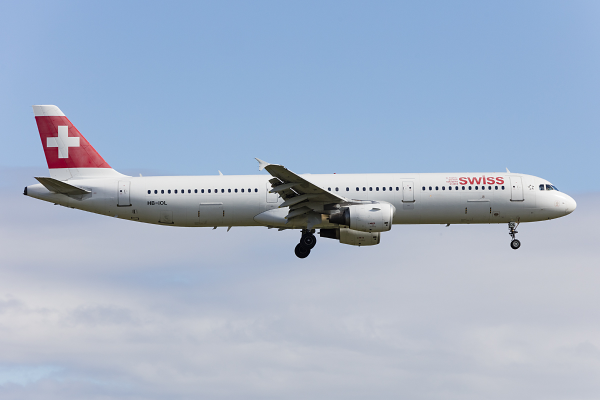 Swiss, HB-IOL, Airbus, A321-111, 03.10.2016, ZRH, Zürich, Switzerland 



