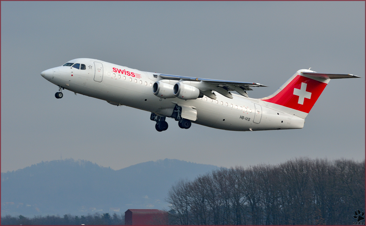 SWISS HB-IXS, Avro RJ100 bei Trainingsflug auf Maribor Flughafen MBX. /22.1.2014