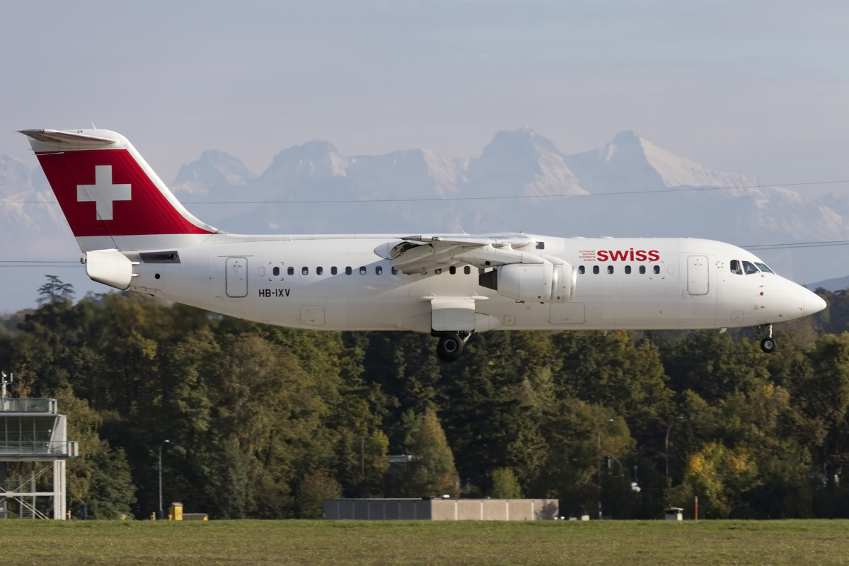 Swiss, HB-IXV, BAe, ARJ-100, 17.10.2015, GVA, Geneve, Switzerland 



