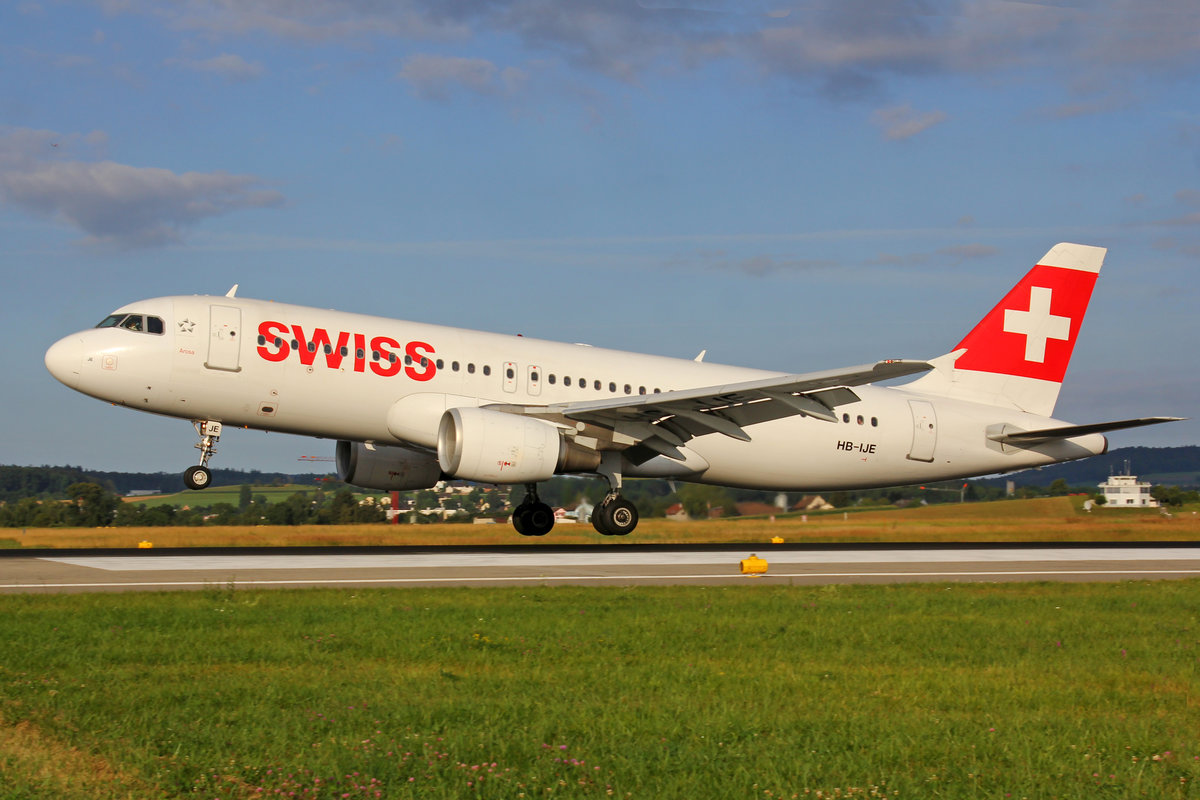 SWISS International Air Lines, HB-IJE, Airbus A320-214, msn: 559,  Arosa , 01.August 2019, ZRH Zürich, Switzerland.