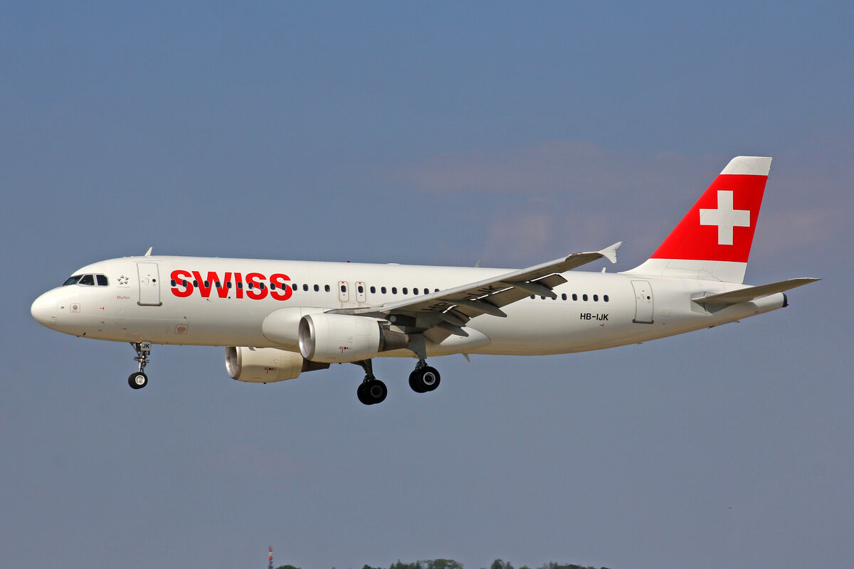 Swiss International Air Lines, HB-IJK, Airbus A320-214, msn: 596,  Murten ,  10.Juli 2022, ZRH Zürich, Switzerland.