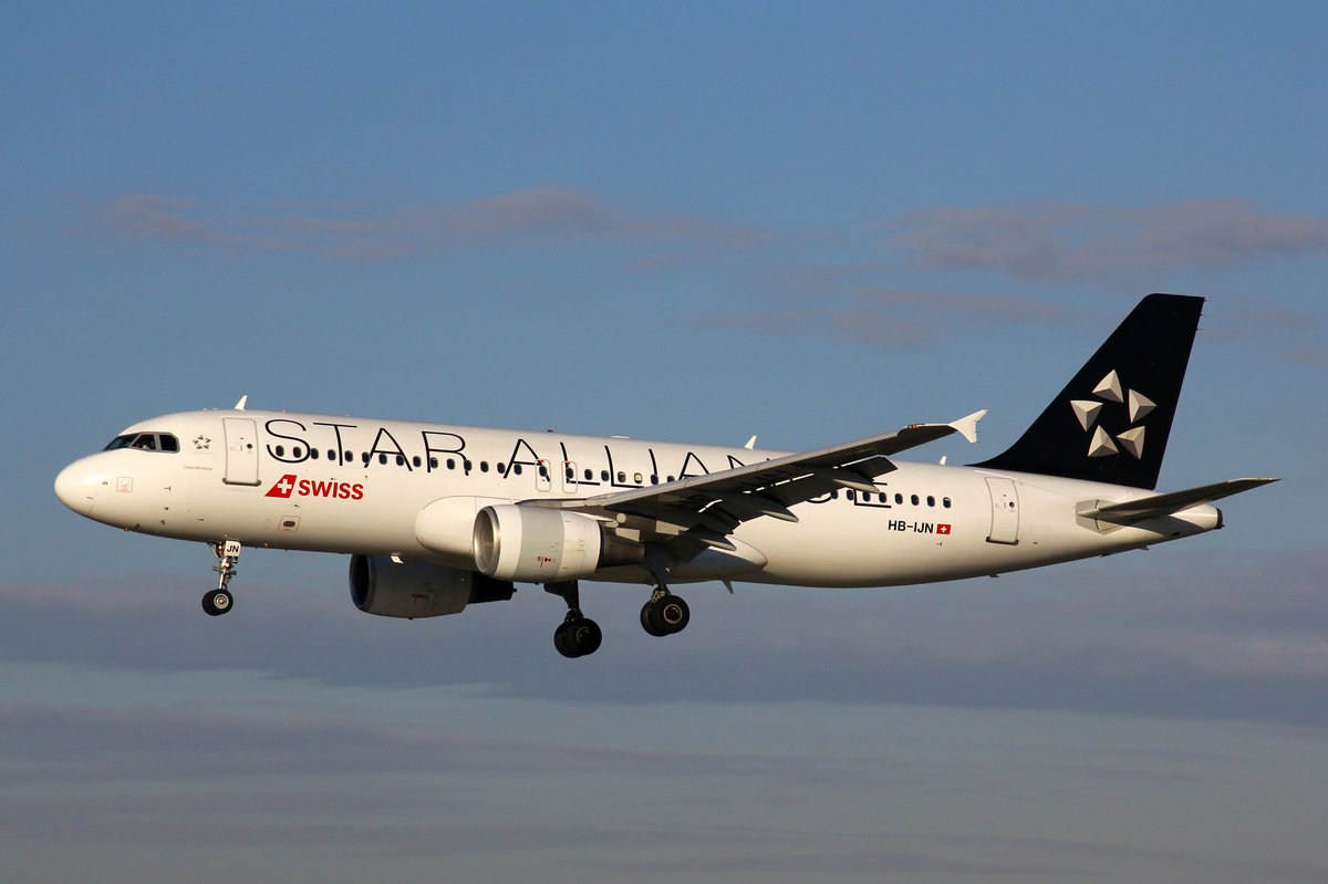 SWISS International Air Lines, HB-IJN, Airbus A320-214,  Crans-Montana , 28.April 2016, ZRH Zrich, Switzerland.