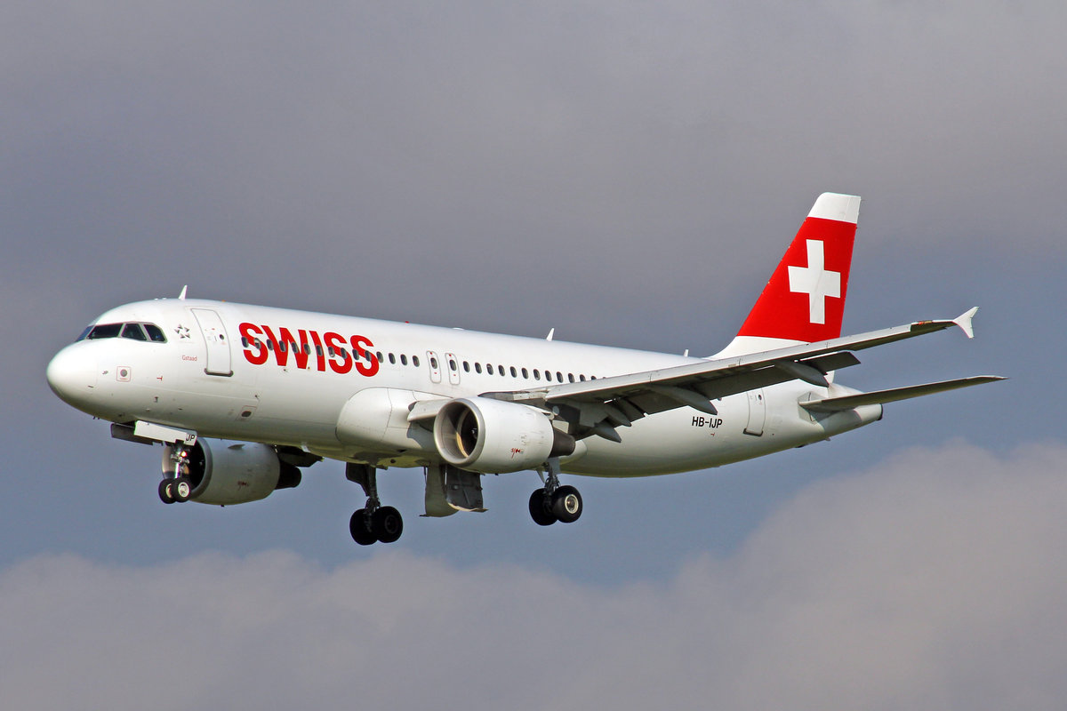 SWISS International Air Lines, HB-IJP, Airbus A320-214,  Gstaad , Landung mit offenen Fahrwerksverkleidungen!, 21.Juli 2017, ZRH Zürich, Switzerland.