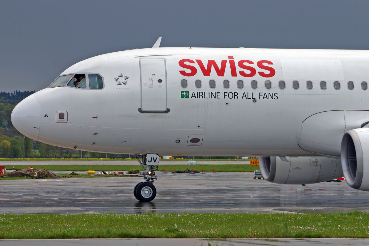 SWISS International Air Lines, HB-IJV, Airbus A320-214, msn: 2024, 01.Mai 2008, ZRH Zürich, Switzerland.