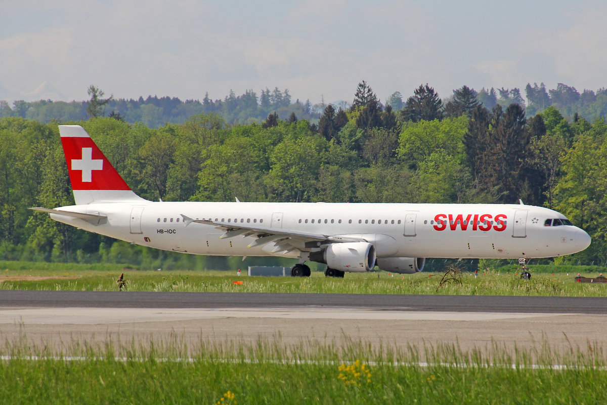 SWISS International Air Lines, HB-IOC, Airbus A321-111, msn: 520,  St Moritz , 29.April 2018, ZRH Zürich, Switzerland. 