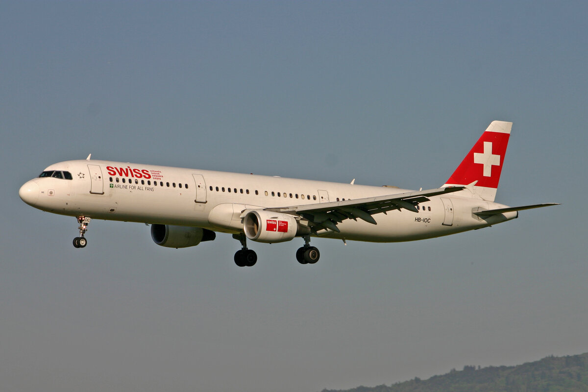 SWISS International Air Lines, HB-IOC, Airbus A321-111, msn: 520,  St Moritz , 08.Mai 2008, ZRH Zürich, Switzerland.