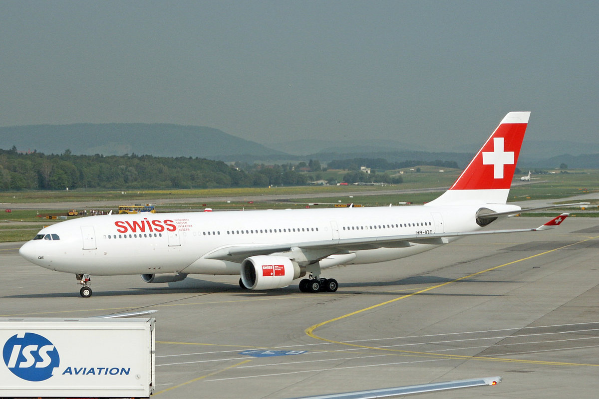 SWISS International Air Lines, HB-IQE, Airbus A330-223, msn: 255, 06.August 2003, ZRH Zürich, Switzerland.