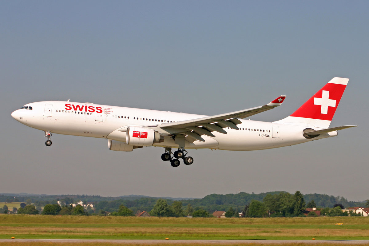 SWISS International Air Lines, HB-IQH, Airbus A330-223, msn: 288, 22.Juni 2005, ZRH Zürich, Switzerland.