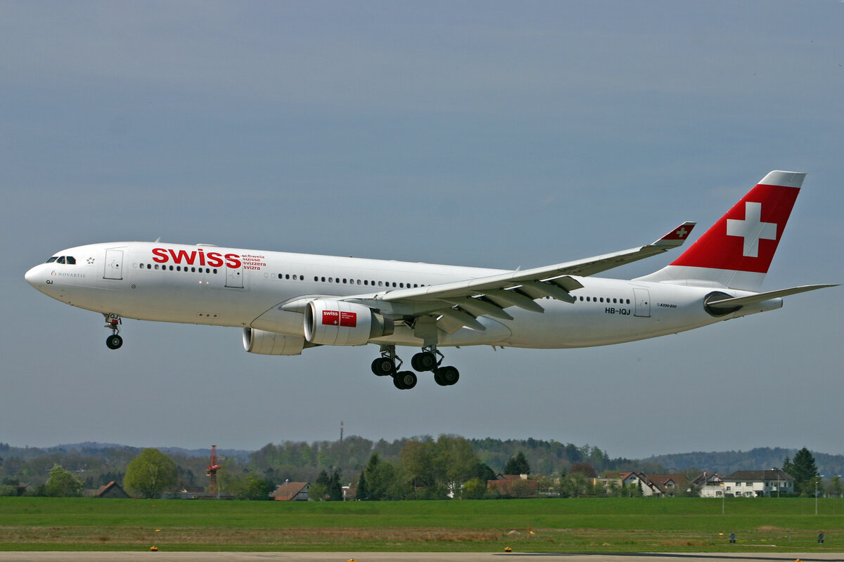 SWISS International Air Lines, HB-IQJ, Airbus A330-223, msn: 294, 27.April 2008, ZRH Zürich, Switzerland.