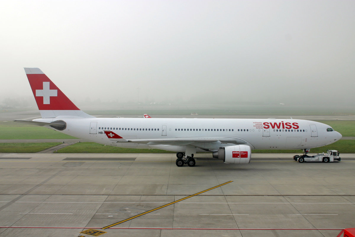 SWISS International Air Lines, HB-IQP, Airbus A330-223, msn: 366, 30.Oktober 2005, ZRH Zürich, Switzerland.
