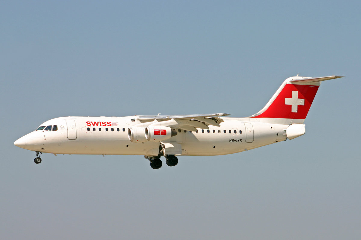 SWISS International Air Lines, HB-IXS, BAe Avro RJ100, msn: E3280, 24.Juli 2006, ZRH Zürich, Switzerland.