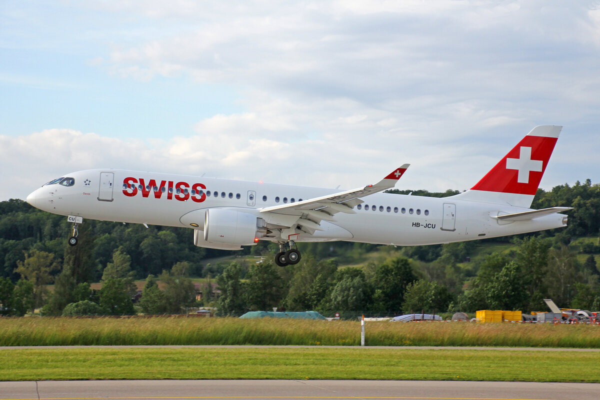 SWISS International Air Lines, HB-JCU, Airbus A220-371, msn: 55110,  Davos , 12.Juni 2021, ZRH Zürich, Switzerland.