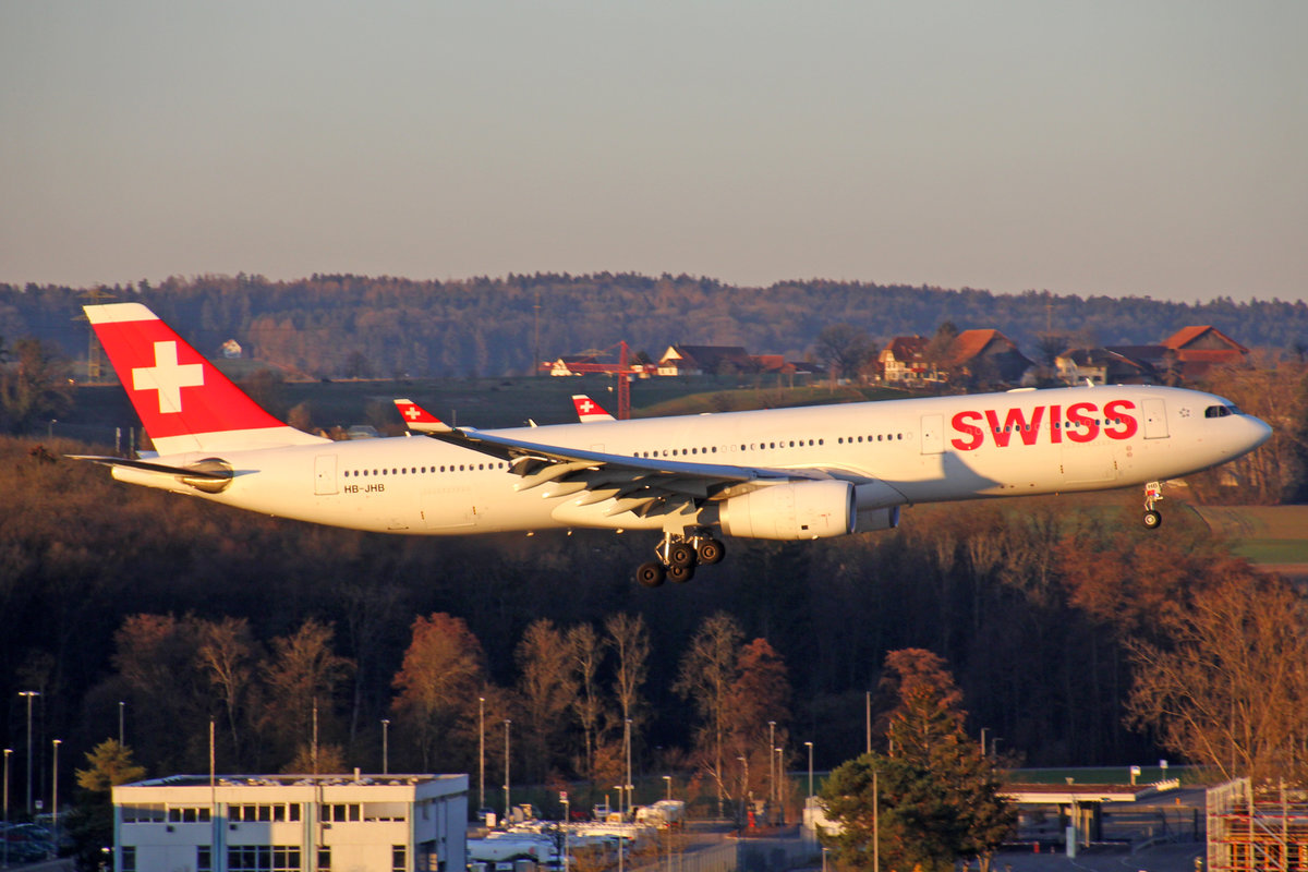 SWISS International Air Lines, HB-JHB, Airbus A330-343X, msn: 1018,  Sion , 24.Februar 2019, ZRH Zürich, Switzerland.