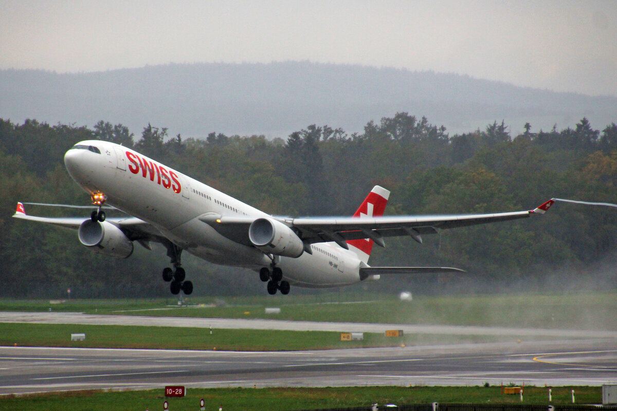 SWISS International Air Lines, HB-JHF, Airbus A330-343X, msn: 1089,  Bern , 10.Oktober 2022, ZRH Zürich, Switzerland.