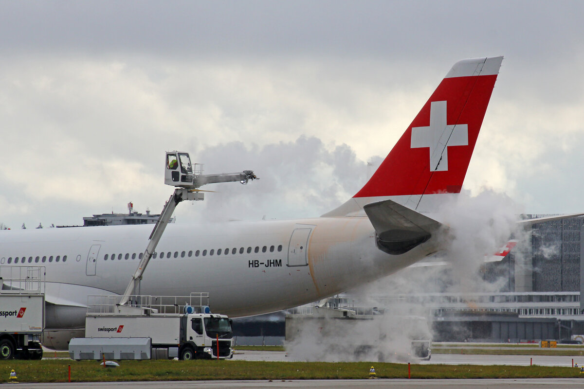 SWISS International Air Lines, HB-JHM, Airbus A330-343X, msn: 1355, Am Enteiser Platz, 28.November 2021, ZRH Zürich, Switzerland.