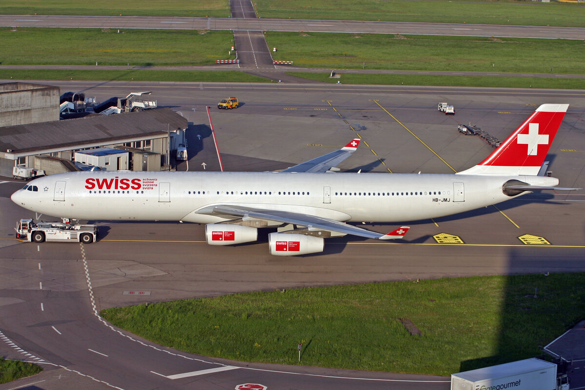 SWISS International Air Lines, HB-JMJ, Airbus A340-313X,  Zug , msn: 150, 12.Mai 2008, ZRH Zürich, Switzerland. Die HB-JMJ hatte am 2.Oktober 2016 den letzten Flug für SWISS, Zürich-Johannesburg-Zürich. 