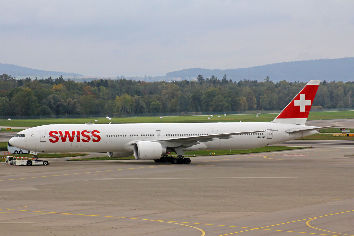 SWISS International Air Lines, HB-JNL, Boeing B777-3DEER, msn: 66092 /1636, 10.Oktober 2022, ZRH Zürich, Switzerland.