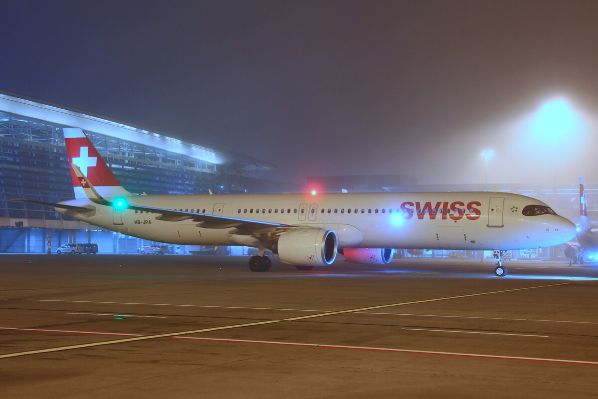 SWISS International Air Lines, HB-JPA, Airbus A321-271NX, msn: 9417,  Stoos , 12.November 2021, ZRH Zürich, Switzerland.