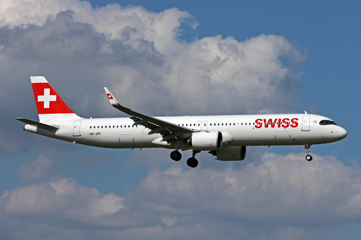 SWISS International Air Lines, HB-JPF, Airbus A321-271NX, msn: 12498,  Montreux , 24.August 2025, ZRH Zürich, Switzerland.