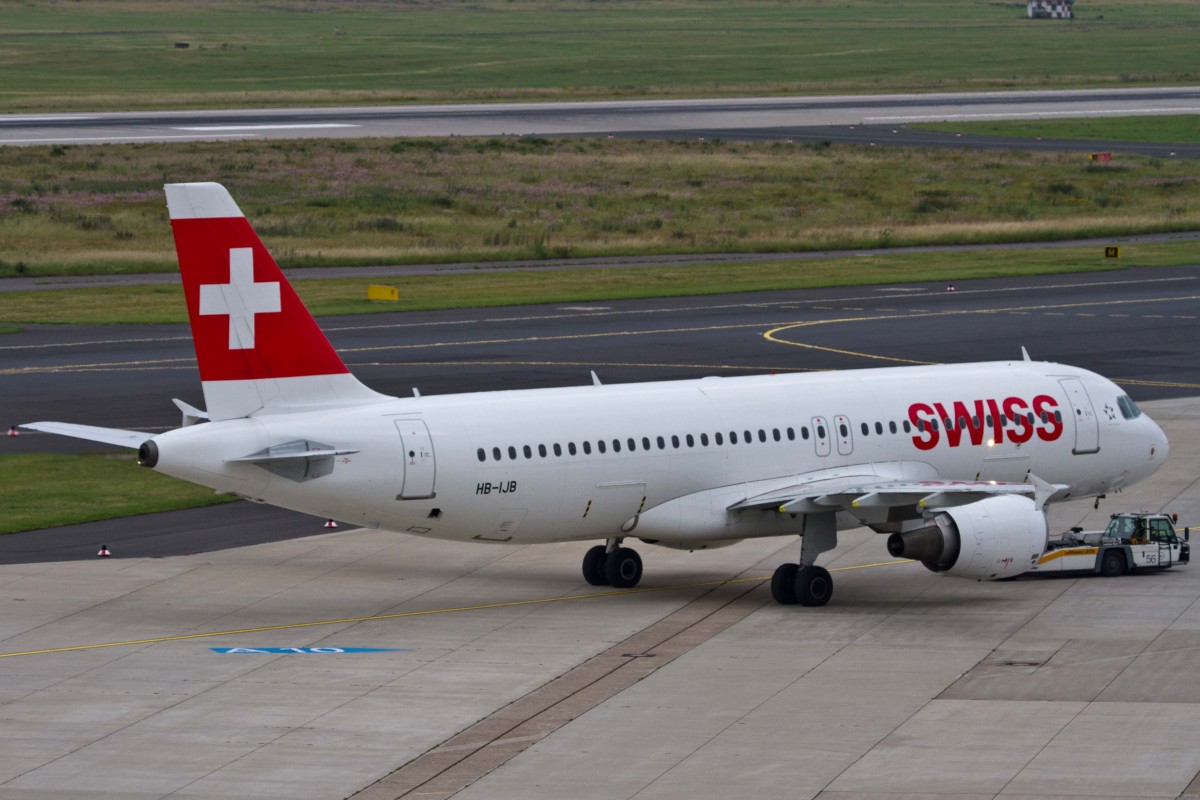 Swiss (LX-SWR), HB-IJB  Montreux , Airbus, A 320-214, 27.06.2015, DUS-EDDL, Düsseldorf, Germany