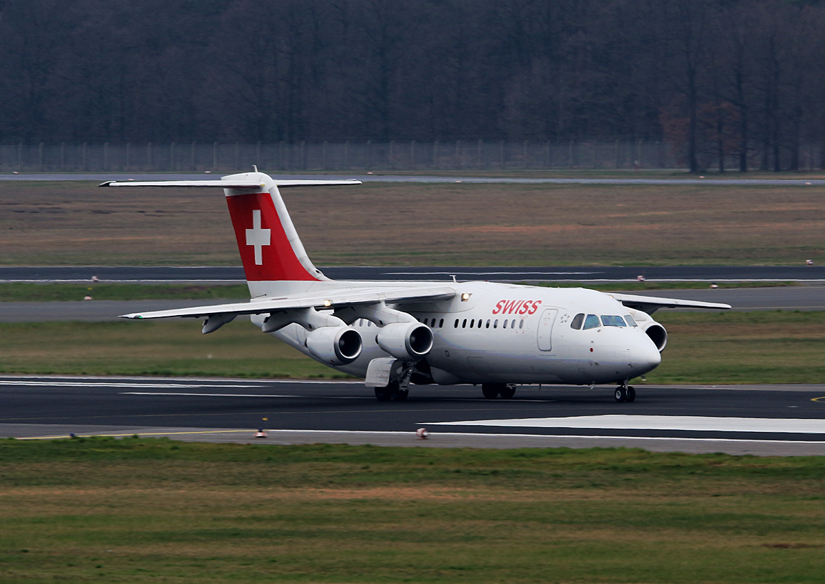 Swiss, RJ100, HB-IXU, TXL, 10.04.2016