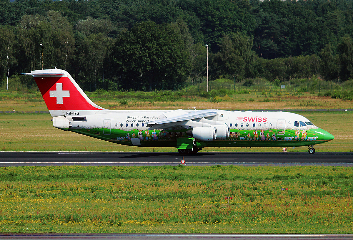 Swiss RJ100 HV-IYS nach der Landung in Berlin-Tegel am 11.07.2014