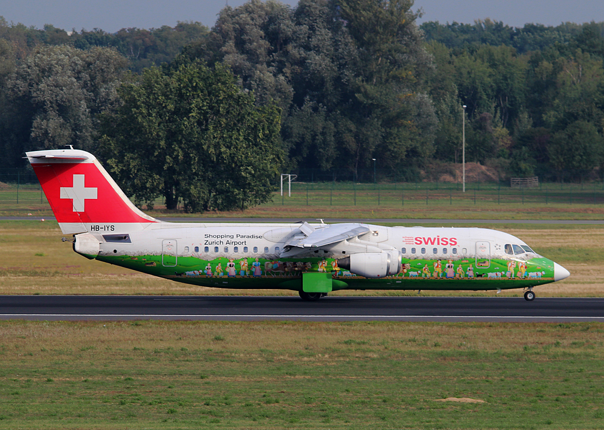 Swiss RJ1000 HB-IYS nach der Landung in Berlin-Tegel am 13.09.2015
