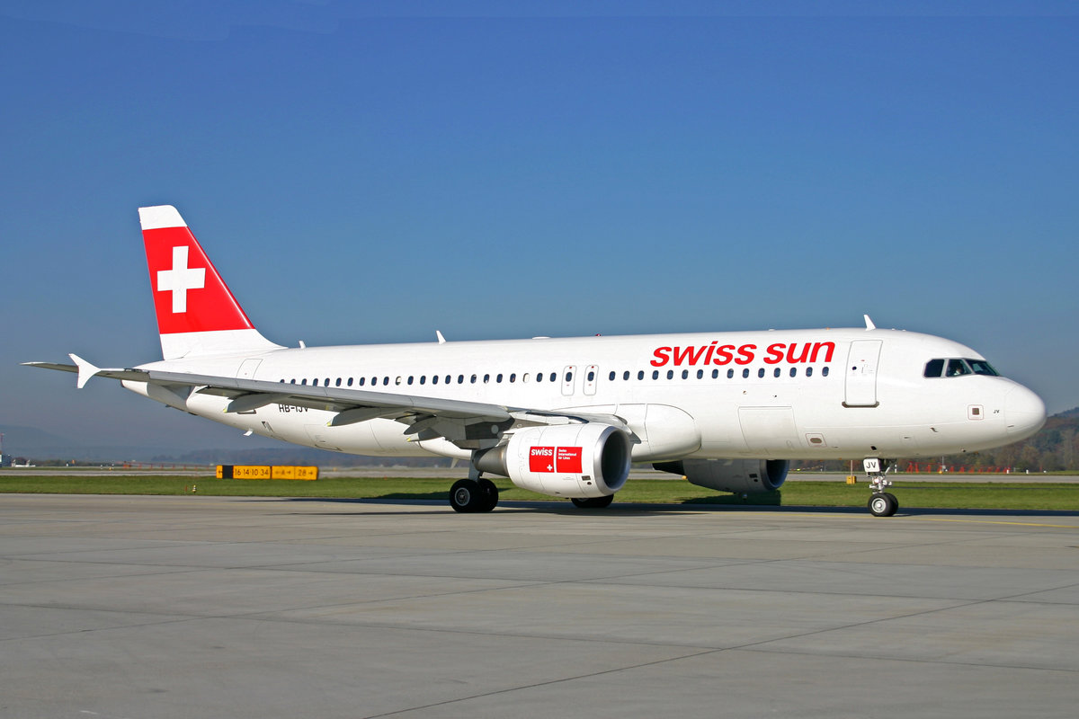 SWISS SUN, HB-IJV, Airbus A320-214, msn: 2024, 31.Oktober 2005, ZRH Zürich, Switzerland.