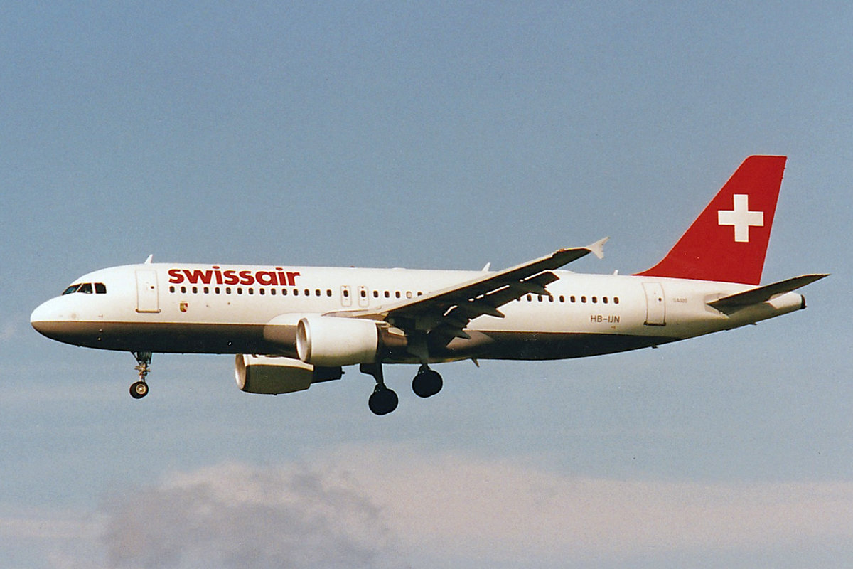 SWISSAIR, HB-IJN, Airbus A320-214, msn: 643,  Meyrin , Mai 1997, ZRH Zürich, Switzerland. Scan aus der Mottenkiste.