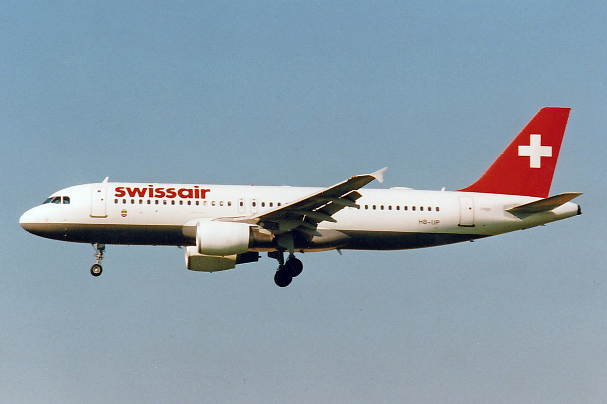 SWISSAIR, HB-IJP, Airbus A320-214, msn: 681,  Vernier , Juni 1999, ZRH Zürich, Switzerland. Scan aus der Mottenkiste.