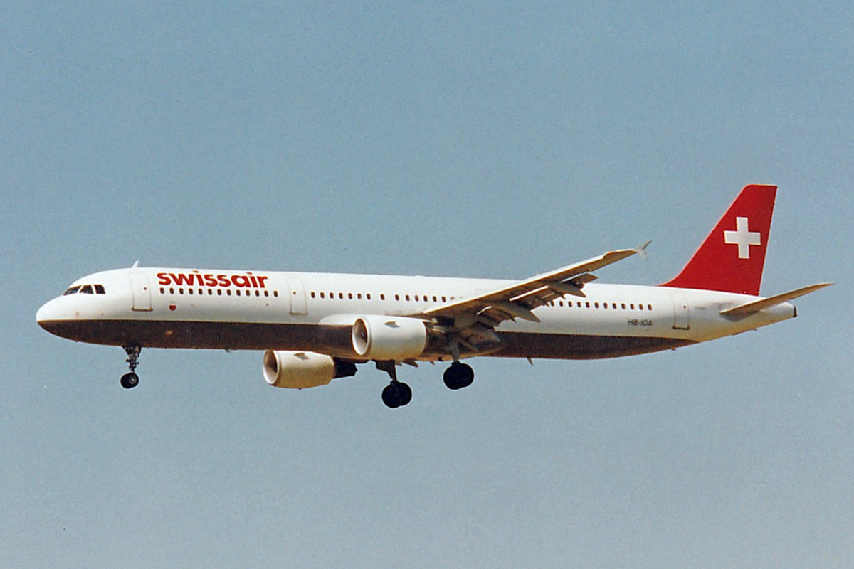 SWISSAIR, HB-IOA, Airbus A321-111, msn: 517, Juli 1995, ZRH Zürich, Switzerland. Scan aus der Mottenkiste.