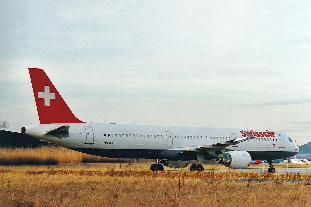 SWISSAIR, HB-IOD, Airbus A321-111, msn: 522,  Kloten , Februar 2002, ZRH Zürich, Switzerland. Nach Swissair Grounding. Scan aus der Mottenkiste.