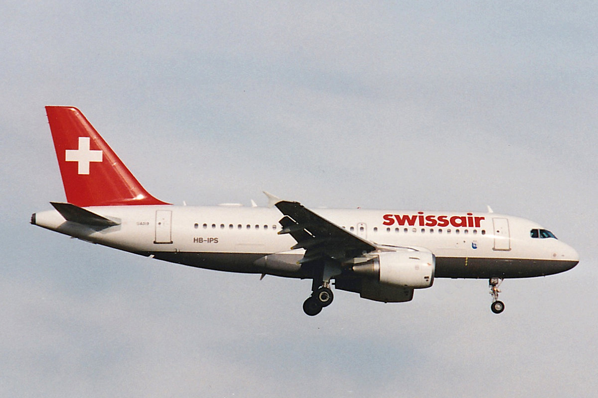 SWISSAIR, HB-IPS, Airbus A319-112, msn: 734,  Weiach , Februar 1998, ZRH Zürich, Switzerland. Scan aus der Mottenkiste.