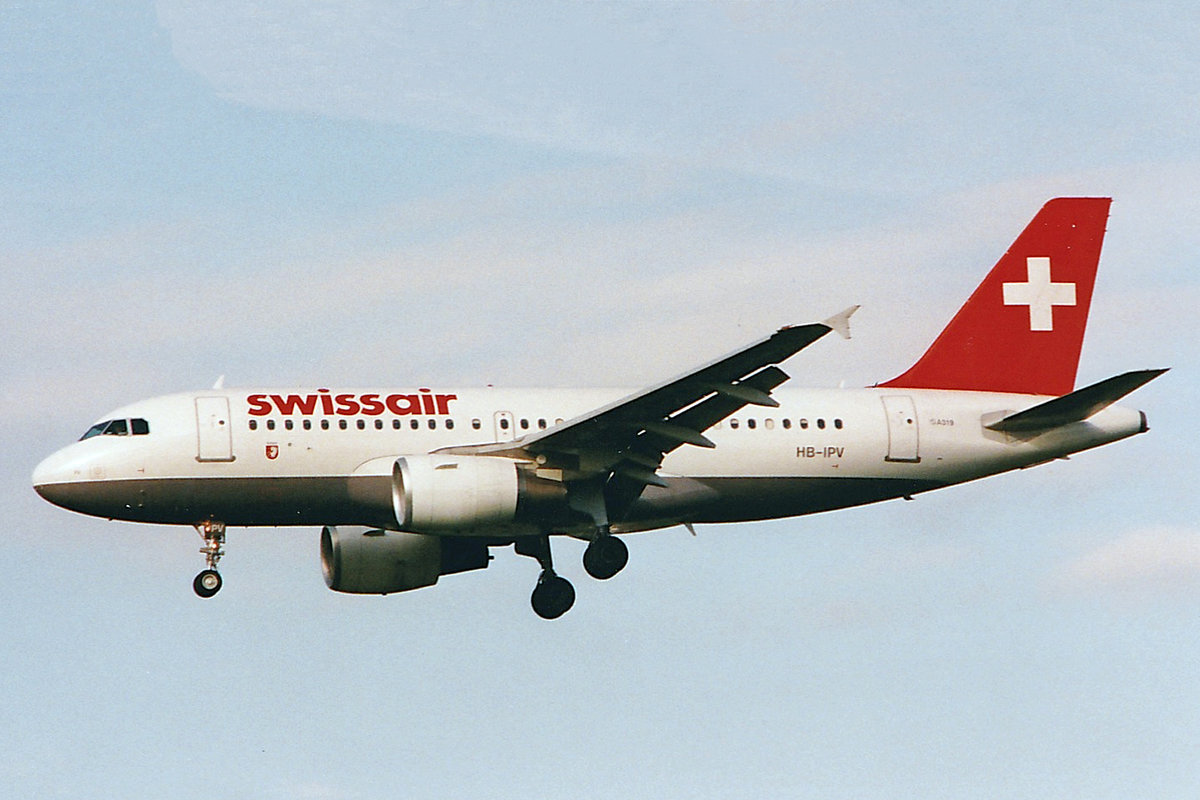 SWISSAIR, HB-IPV, Airbus A319-112, msn: 578,  Rümlang , Mai 1997, ZRH Zürich, Switzerland. Scan aus der Mottenkiste.