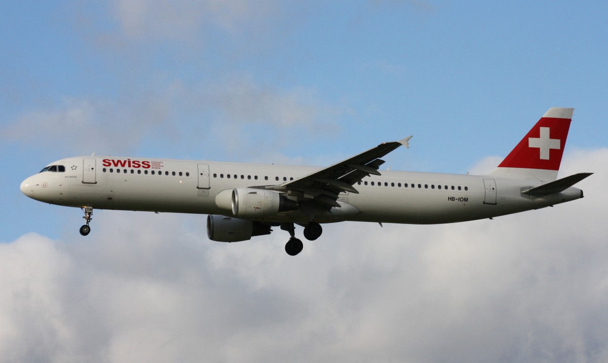 Swiss,HB-IOM,(c/n4534),Airbus A321-212,09.11.2013,HAM-EDDH,Hamburg,Germany