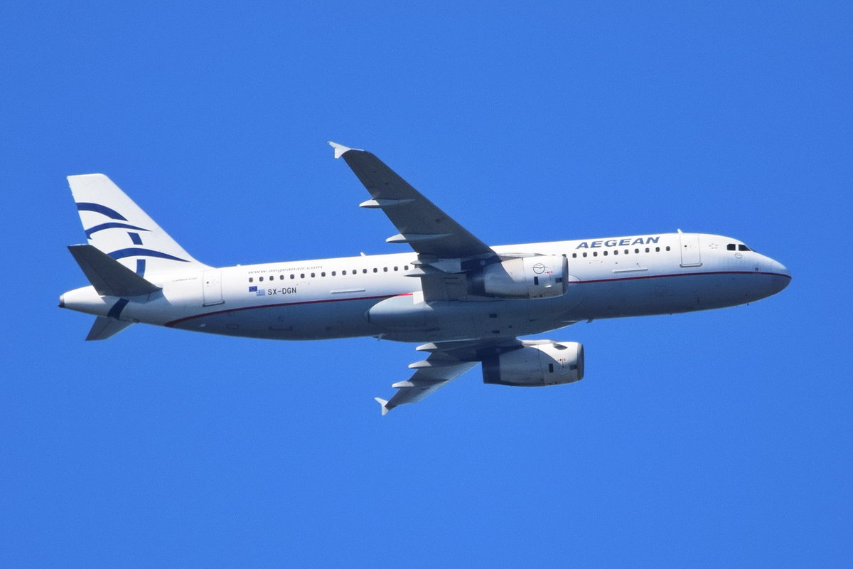 SX-DGN Aegean Airlines Airbus A320-232 , Anflug Tegel , 26.07.2019