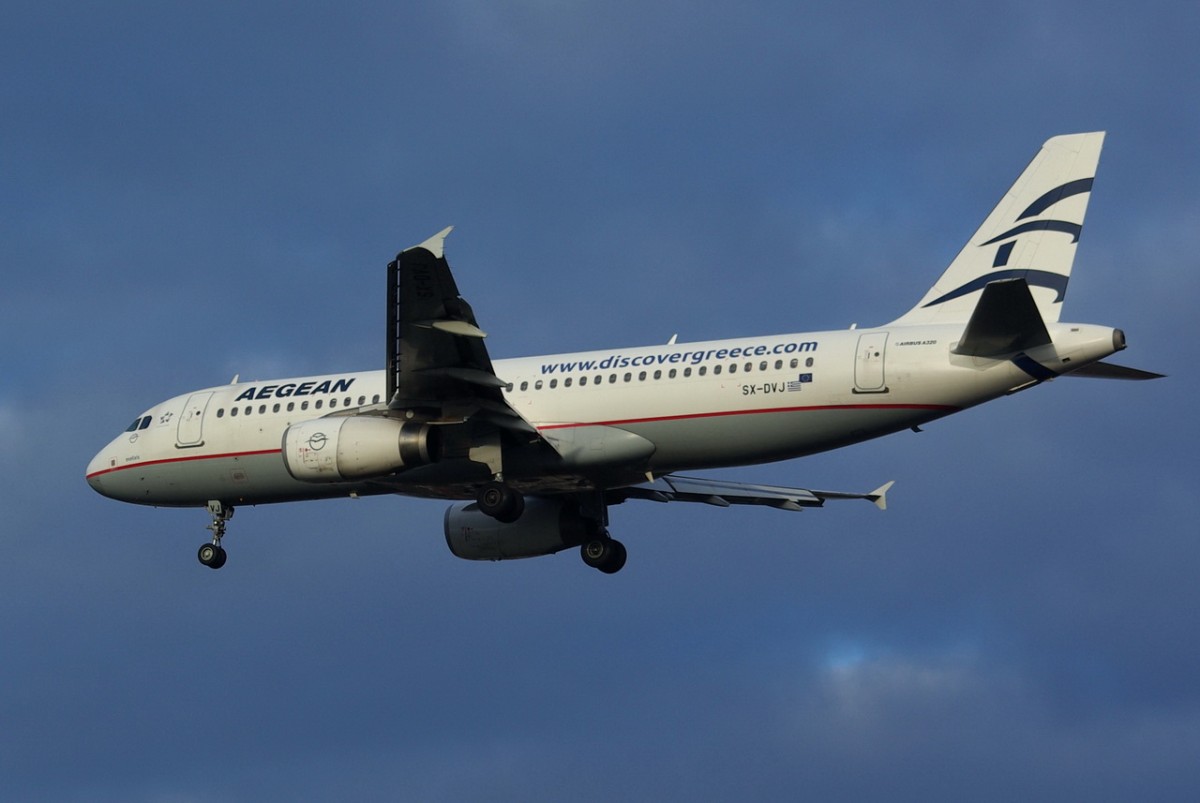 SX-DVJ Aegean Airlines Airbus A320-232   Landeanflug Tegel am 16.12.2014