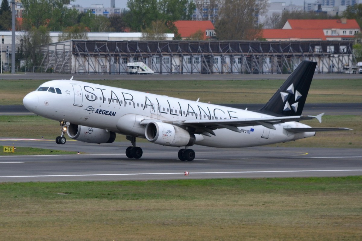 SX-DVQ Aegean Airlines Airbus A320-232   Tegel 09.04.2014 Landung